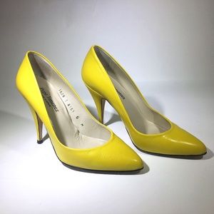 Pepe Jimenez Classic 4" Pumps "Lola" in Lemon, Size 6M